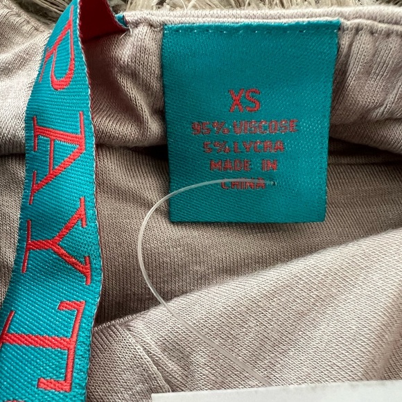 NWT PAYTON TOP - Picture 3 of 5